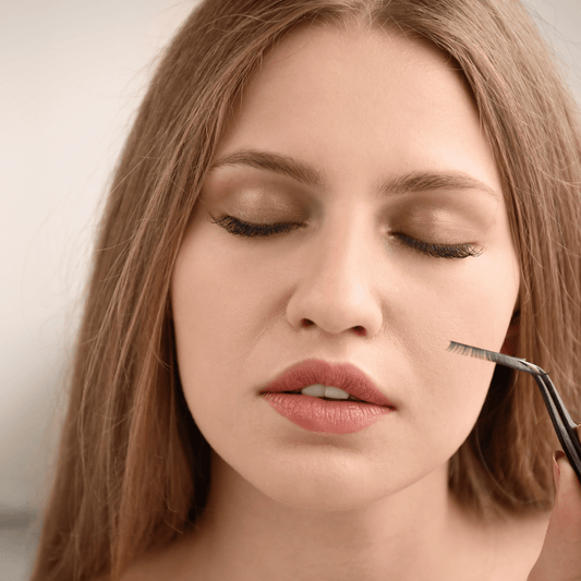 Extension de cils | Adhésif™ - L'essentielle