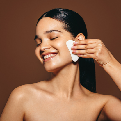 gua sha visage blanc coeur demonstration visage