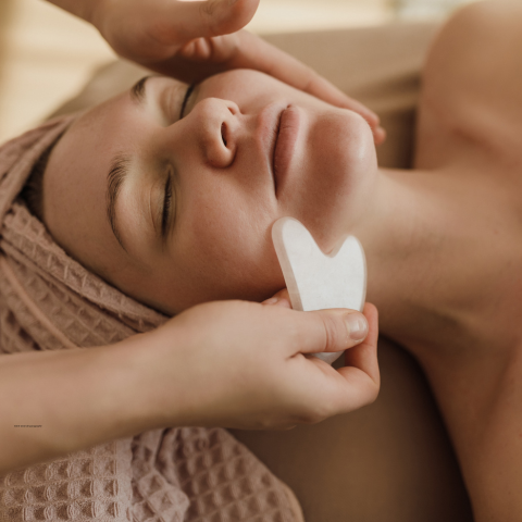 gua sha visage blanc coeur massagei intense