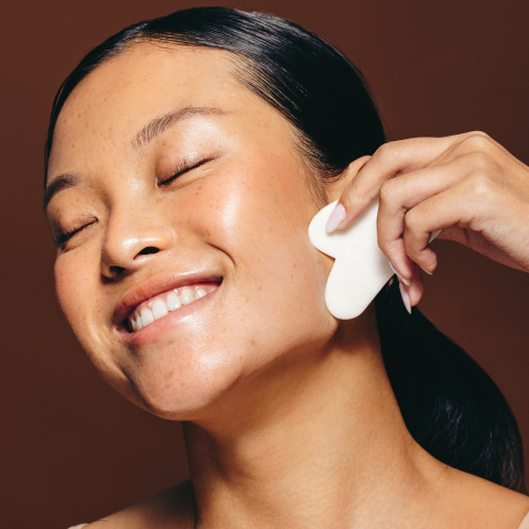 gua sha visage blanc coeur visage