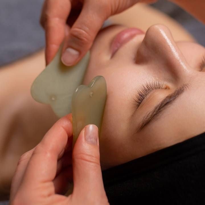 Gua Sha Visage | Massage Forme Cœur Vert™ - L'essentielle