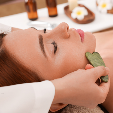 gua sha visage  pierre jade detente coeur
