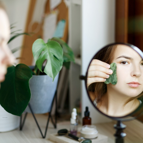 gua sha visage  pierre jade face miroir coeur