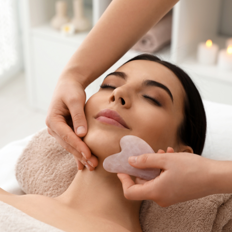 gua sha visage rose masse menton